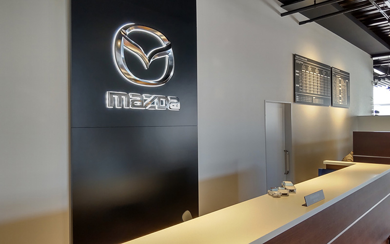 マツダオートザム空港東店